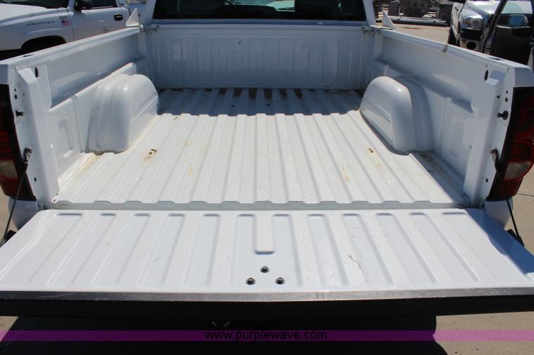 image for item L2300 2004 Chevrolet Silverado 1500 Ext. Cab pickup truck