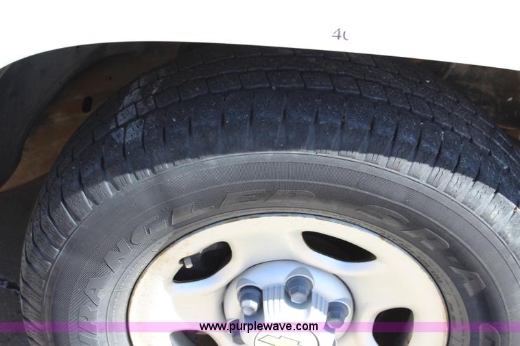 image for item L2300 2004 Chevrolet Silverado 1500 Ext. Cab pickup truck