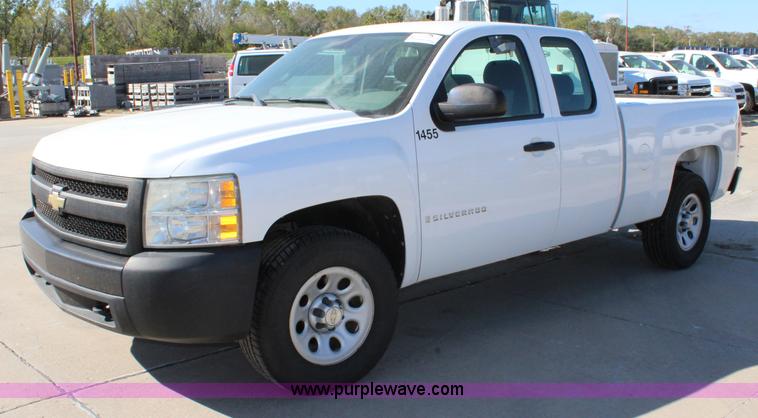 image for item L2312 2008 Chevrolet Silverado 1500 Ext. Cab pickup truck