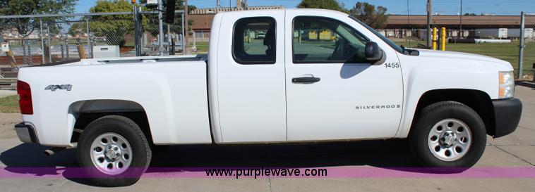 image for item L2312 2008 Chevrolet Silverado 1500 Ext. Cab pickup truck