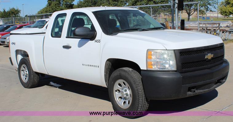 image for item L2312 2008 Chevrolet Silverado 1500 Ext. Cab pickup truck
