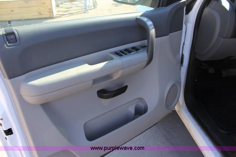 image for item L2312 2008 Chevrolet Silverado 1500 Ext. Cab pickup truck