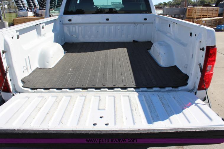 image for item L2312 2008 Chevrolet Silverado 1500 Ext. Cab pickup truck