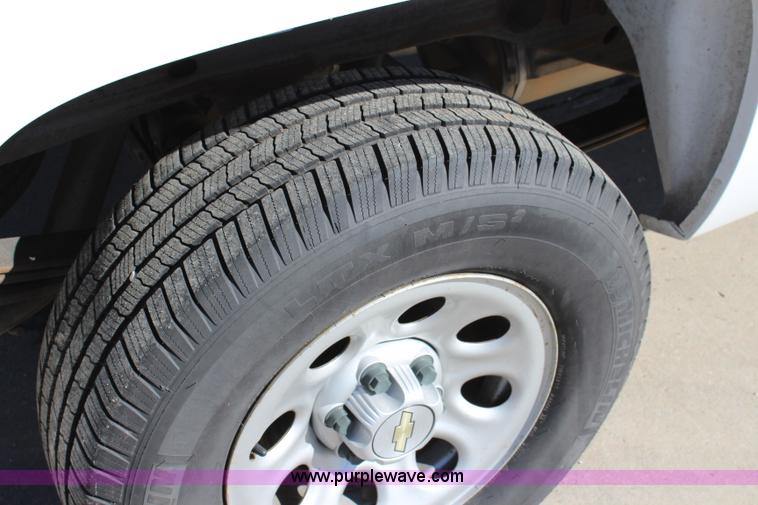 image for item L2312 2008 Chevrolet Silverado 1500 Ext. Cab pickup truck