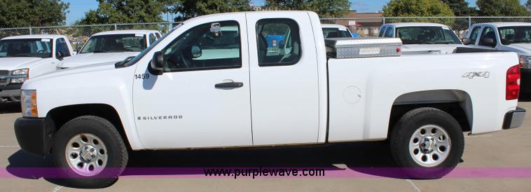 image for item L2313 2008 Chevrolet Silverado 1500 Ext. Cab pickup truck