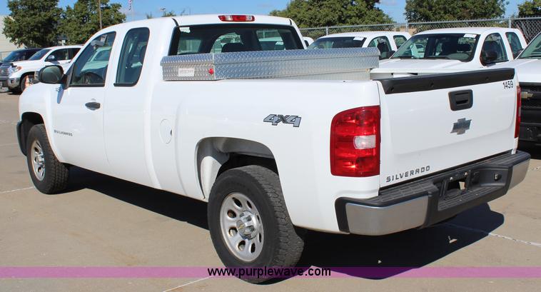 image for item L2313 2008 Chevrolet Silverado 1500 Ext. Cab pickup truck