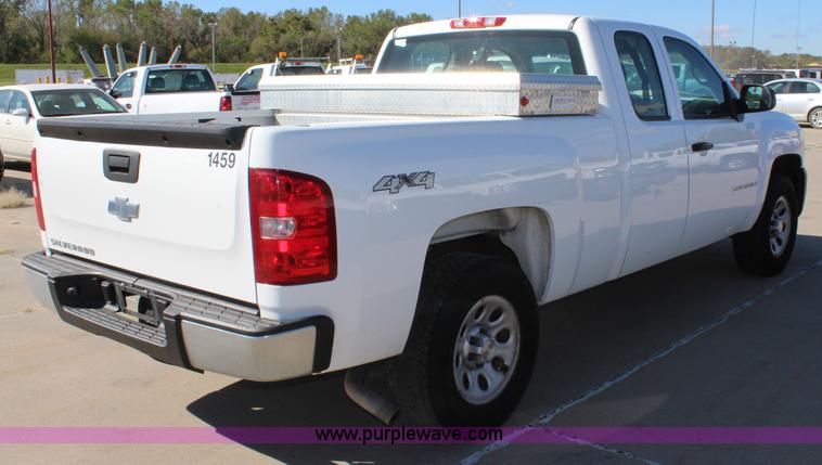 image for item L2313 2008 Chevrolet Silverado 1500 Ext. Cab pickup truck