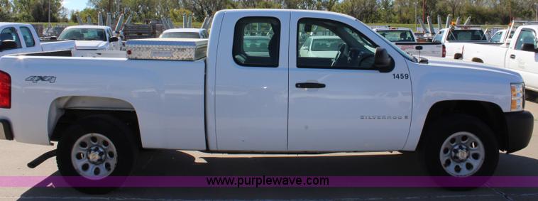 image for item L2313 2008 Chevrolet Silverado 1500 Ext. Cab pickup truck