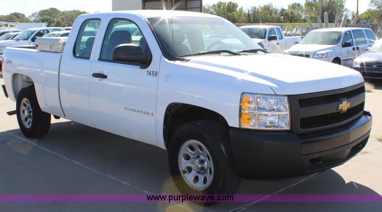 image for item L2313 2008 Chevrolet Silverado 1500 Ext. Cab pickup truck