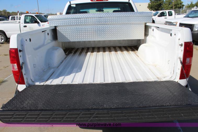 image for item L2313 2008 Chevrolet Silverado 1500 Ext. Cab pickup truck