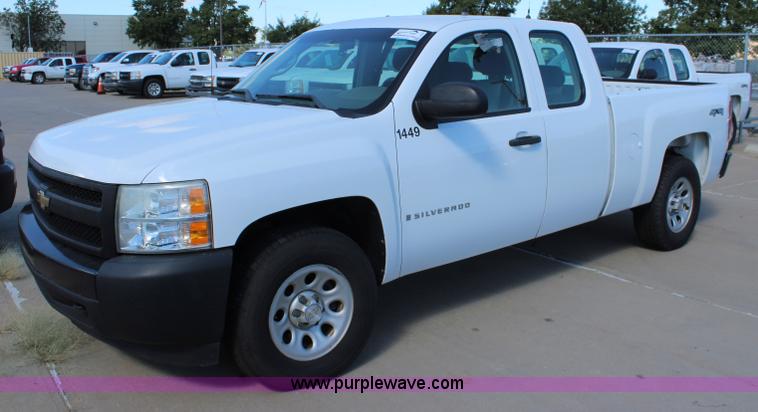 image for item L2319 2008 Chevrolet Silverado 1500 Ext. Cab pickup truck
