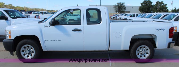 image for item L2319 2008 Chevrolet Silverado 1500 Ext. Cab pickup truck