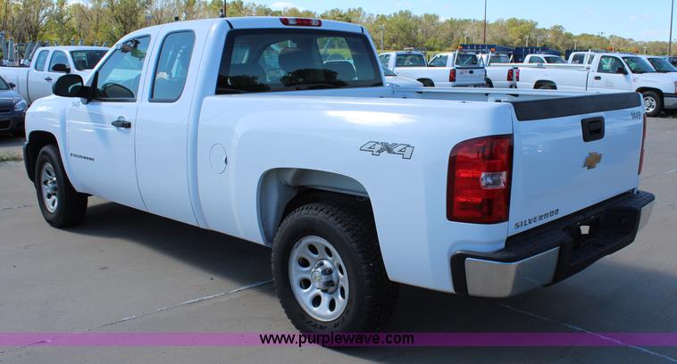 image for item L2319 2008 Chevrolet Silverado 1500 Ext. Cab pickup truck