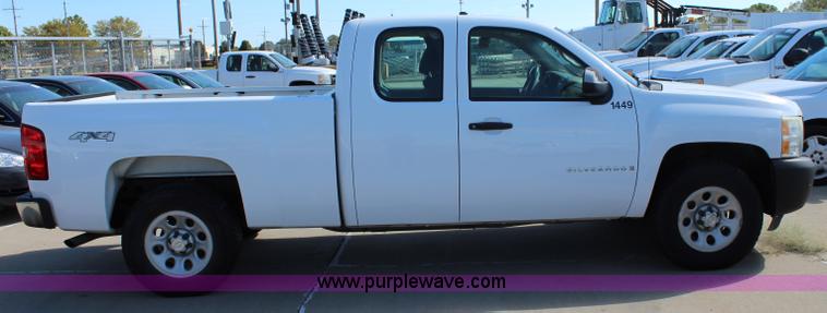 image for item L2319 2008 Chevrolet Silverado 1500 Ext. Cab pickup truck