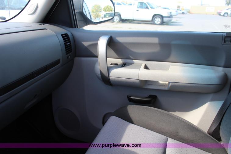 image for item L2319 2008 Chevrolet Silverado 1500 Ext. Cab pickup truck
