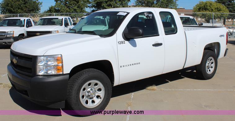 image for item L2320 2008 Chevrolet Silverado 1500 Ext. Cab pickup truck