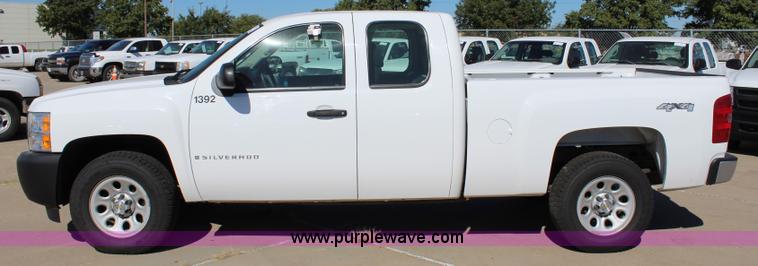 image for item L2320 2008 Chevrolet Silverado 1500 Ext. Cab pickup truck