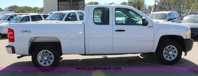 image for item L2320 2008 Chevrolet Silverado 1500 Ext. Cab pickup truck