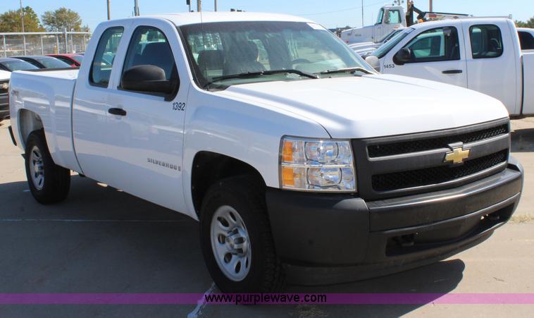 image for item L2320 2008 Chevrolet Silverado 1500 Ext. Cab pickup truck