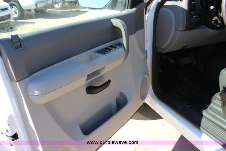 image for item L2320 2008 Chevrolet Silverado 1500 Ext. Cab pickup truck