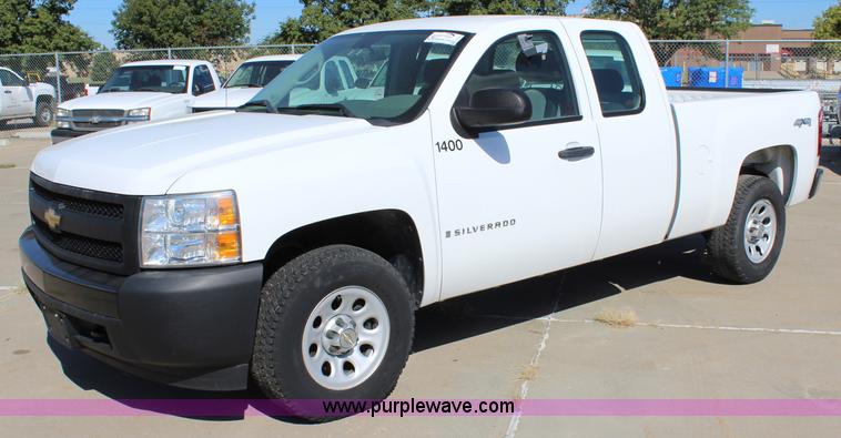 image for item L2321 2008 Chevrolet Silverado 1500 Ext. Cab pickup truck