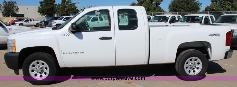 image for item L2321 2008 Chevrolet Silverado 1500 Ext. Cab pickup truck