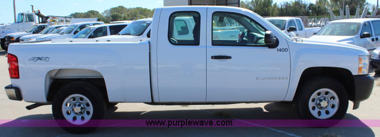 image for item L2321 2008 Chevrolet Silverado 1500 Ext. Cab pickup truck