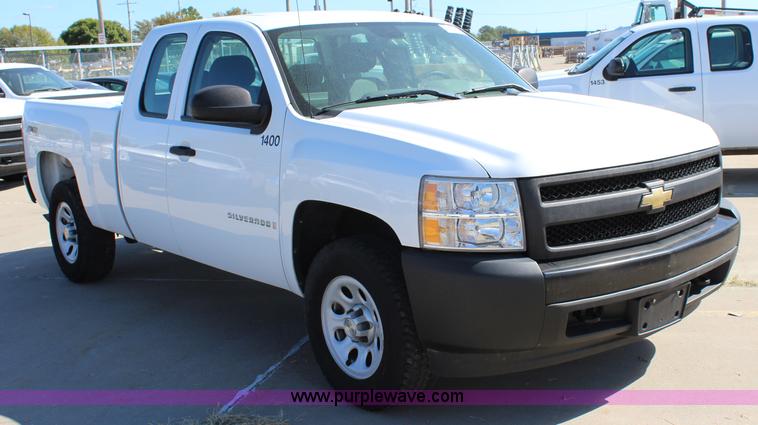 image for item L2321 2008 Chevrolet Silverado 1500 Ext. Cab pickup truck