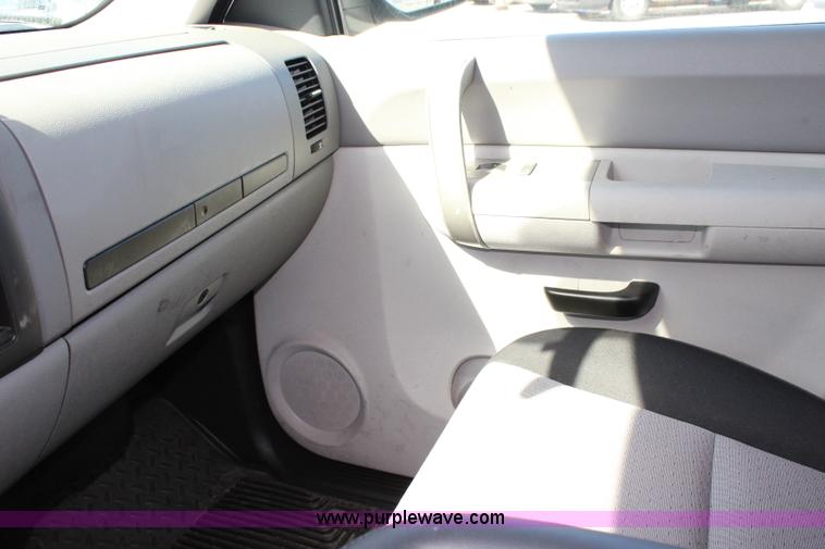 image for item L2321 2008 Chevrolet Silverado 1500 Ext. Cab pickup truck