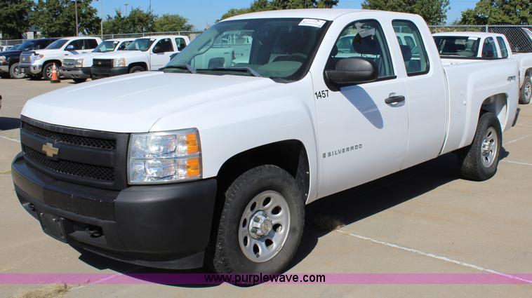 image for item L2322 2008 Chevrolet Silverado 1500 Ext. Cab pickup truck