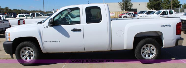 image for item L2322 2008 Chevrolet Silverado 1500 Ext. Cab pickup truck