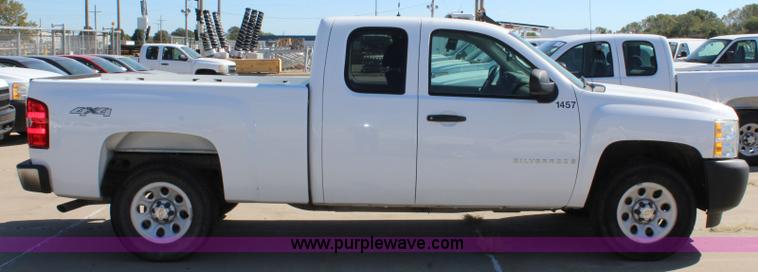 image for item L2322 2008 Chevrolet Silverado 1500 Ext. Cab pickup truck