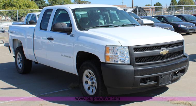 image for item L2322 2008 Chevrolet Silverado 1500 Ext. Cab pickup truck