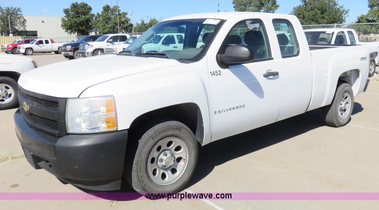 image for item L2323 2008 Chevrolet Silverado 1500 Ext. Cab pickup truck