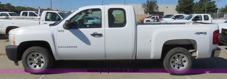 image for item L2323 2008 Chevrolet Silverado 1500 Ext. Cab pickup truck