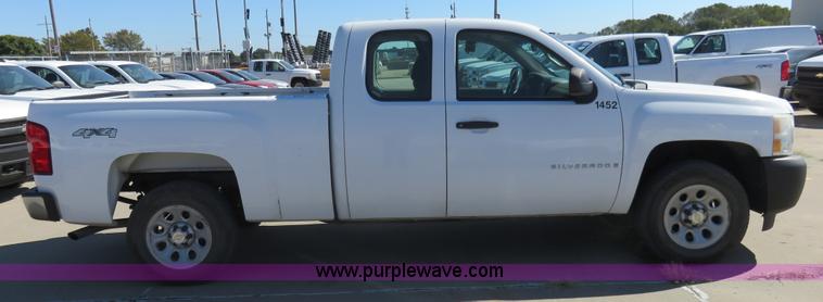 image for item L2323 2008 Chevrolet Silverado 1500 Ext. Cab pickup truck