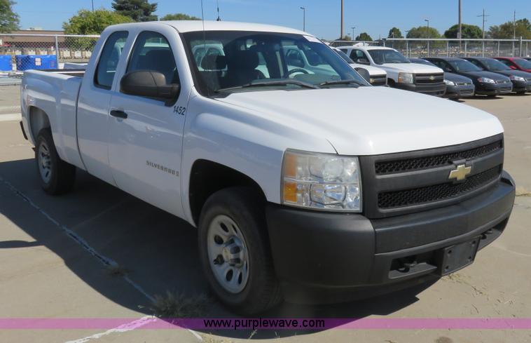 image for item L2323 2008 Chevrolet Silverado 1500 Ext. Cab pickup truck