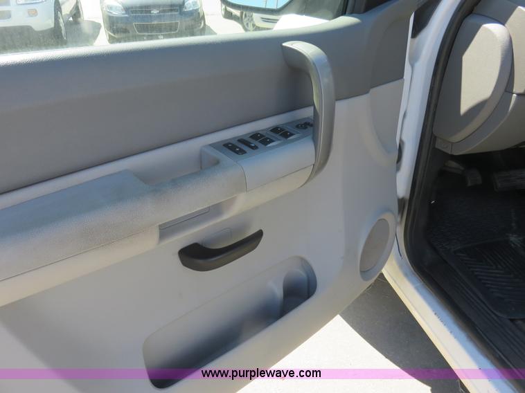 image for item L2323 2008 Chevrolet Silverado 1500 Ext. Cab pickup truck