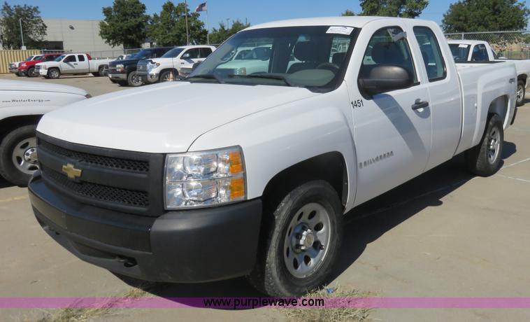 image for item L2324 2008 Chevrolet Silverado 1500 Ext. Cab pickup truck