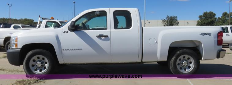 image for item L2324 2008 Chevrolet Silverado 1500 Ext. Cab pickup truck