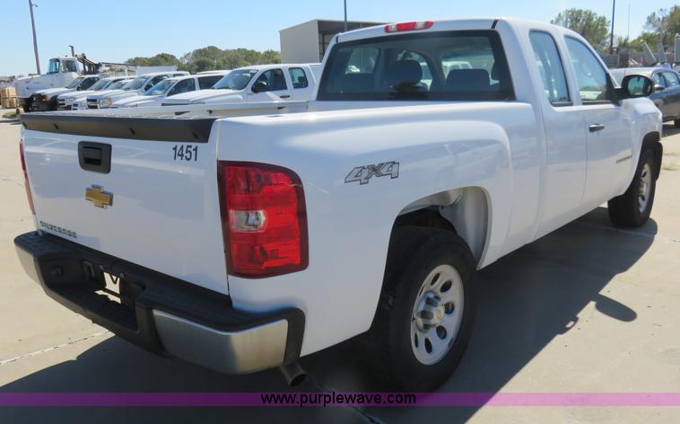 image for item L2324 2008 Chevrolet Silverado 1500 Ext. Cab pickup truck