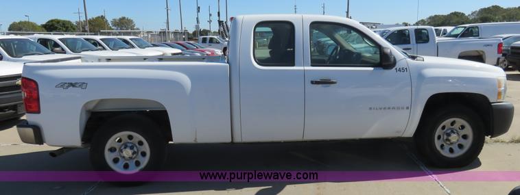 image for item L2324 2008 Chevrolet Silverado 1500 Ext. Cab pickup truck