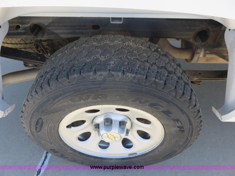 image for item L2324 2008 Chevrolet Silverado 1500 Ext. Cab pickup truck