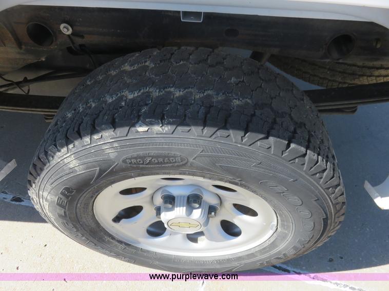 image for item L2324 2008 Chevrolet Silverado 1500 Ext. Cab pickup truck