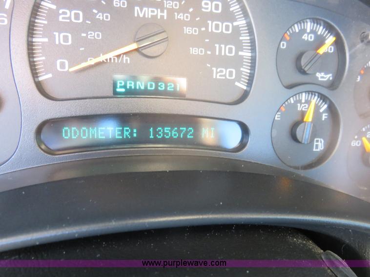 image for item L2325 2005 Chevrolet Silverado 1500 pickup truck