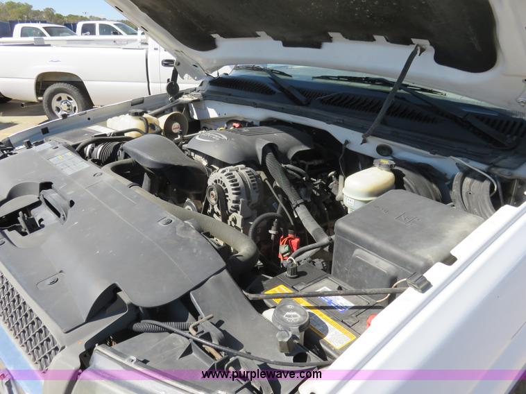 image for item L2325 2005 Chevrolet Silverado 1500 pickup truck