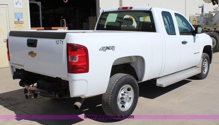 image for item L2326 2007 Chevrolet Silverado 2500HD Ext. Cab pickup truck