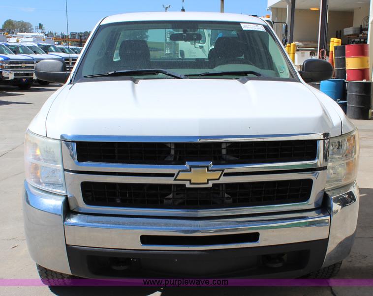 image for item L2326 2007 Chevrolet Silverado 2500HD Ext. Cab pickup truck