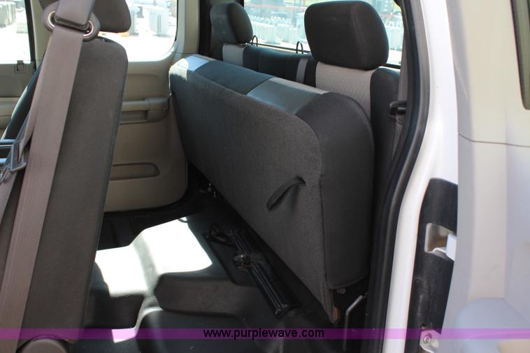 image for item L2326 2007 Chevrolet Silverado 2500HD Ext. Cab pickup truck