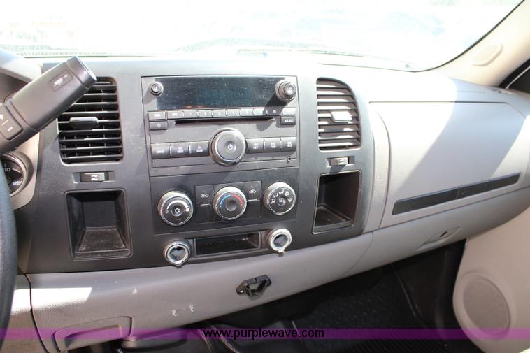 image for item L2326 2007 Chevrolet Silverado 2500HD Ext. Cab pickup truck